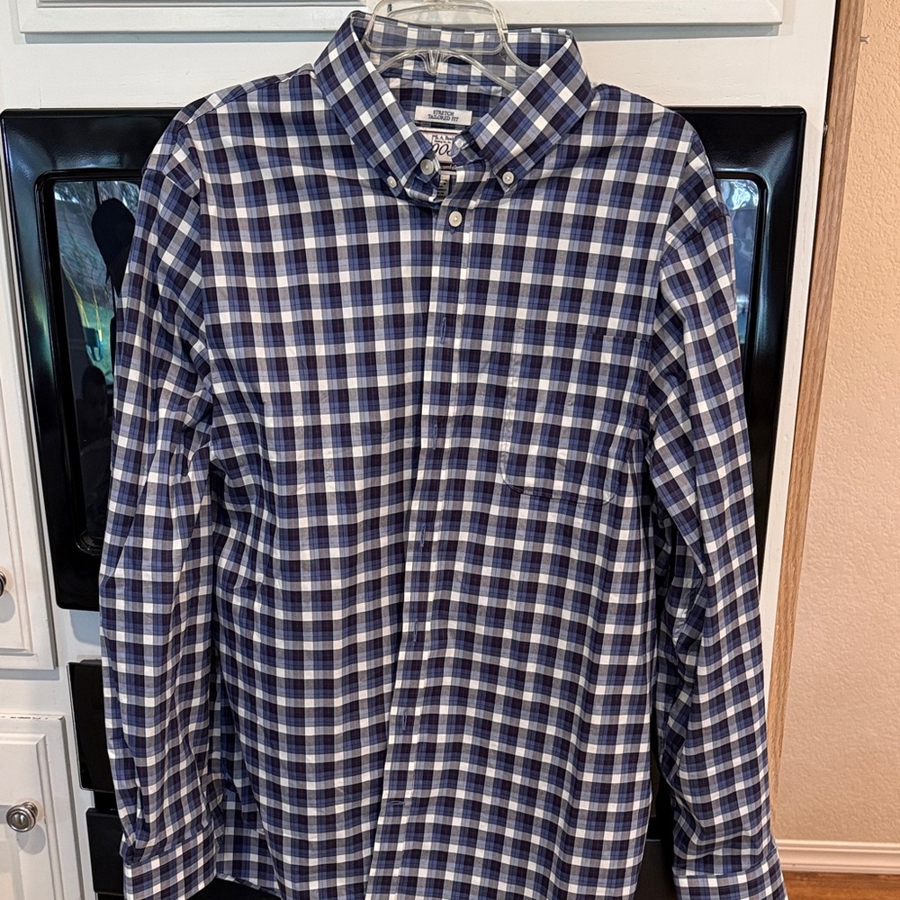 Jos a Bank “1905” button down shirt. Stretch tailored fit. Size XL